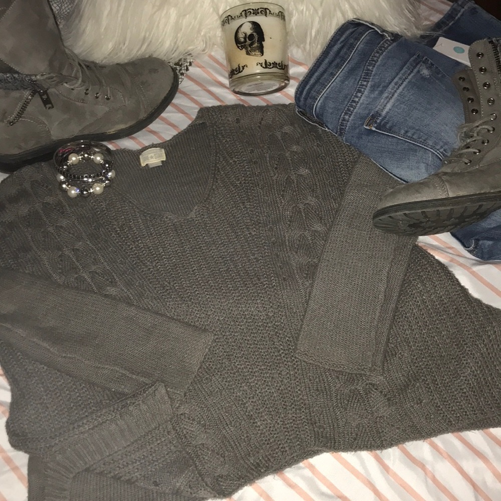 ⭐️ CONVERSE SWEATER ⭐️ LIKE NEW ⭐️ Size XS